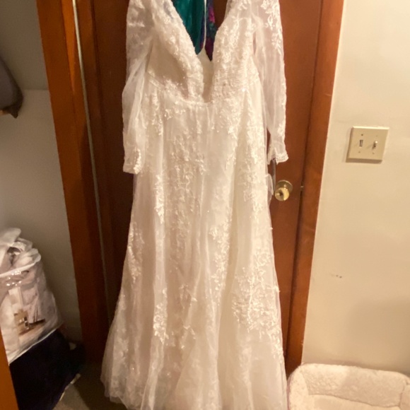 *NEW* wedding dress - Picture 7 of 7